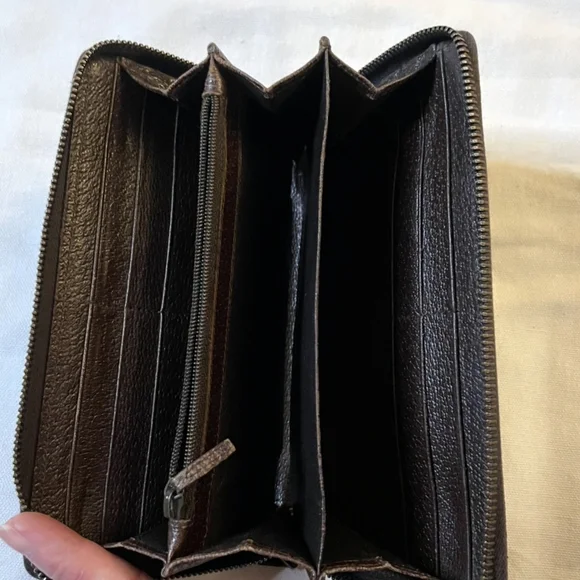 Gucci Brown Monogram Wallet - Picture 5 of 10